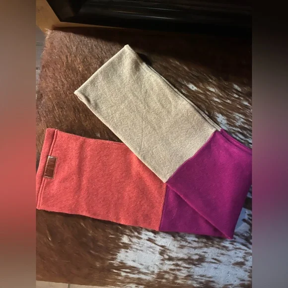 B.b. Sheep cashmere scarf. - Picture 3 of 5